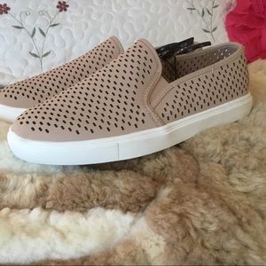 Time and Tru memory foam shoes. NWT.